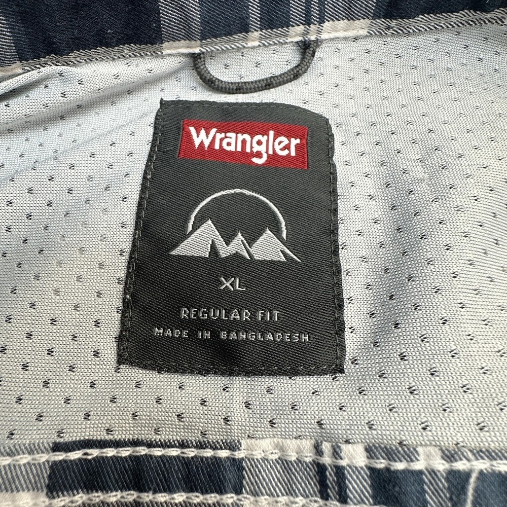 Wrangler Shirt Mens XL Blue Plaid Short Sleeve Button Up Vented Outdoor‎ Hiking - Picture 3 of 13
